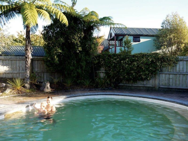 Smoke Lake Hot Springs Lodge & Camp Rotorua Exterior foto