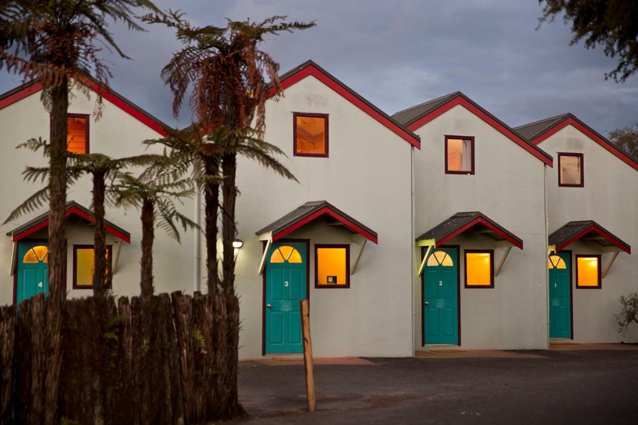 Smoke Lake Hot Springs Lodge & Camp Rotorua Exterior foto