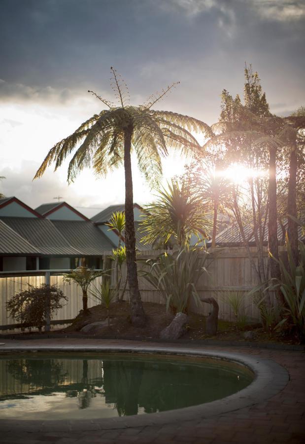 Smoke Lake Hot Springs Lodge & Camp Rotorua Exterior foto